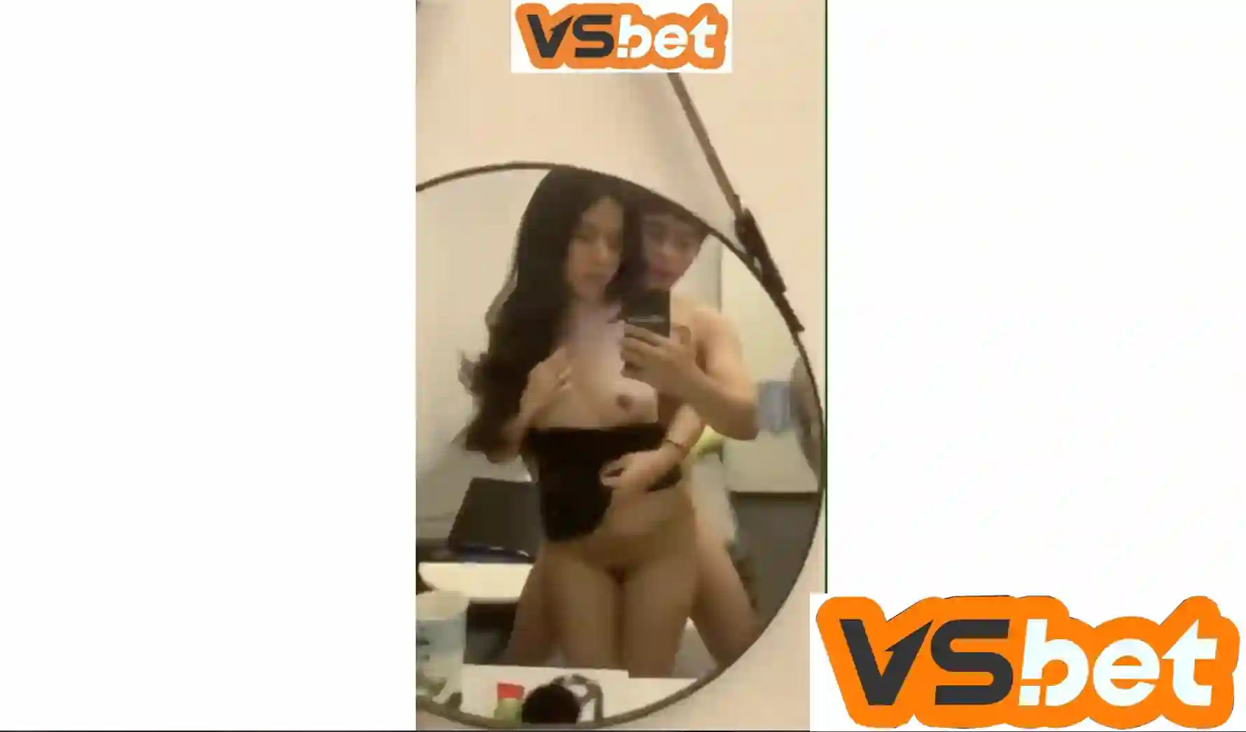 Doggy em người yêu dáng đẹp trước gương